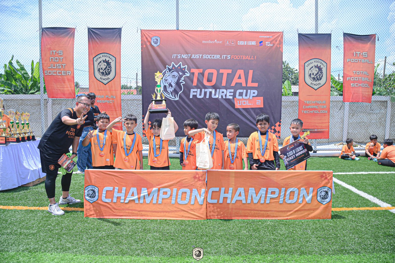 Total Future Cup detail